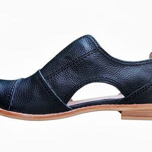 ALL BLACK Cutout Cowman Leather Flats